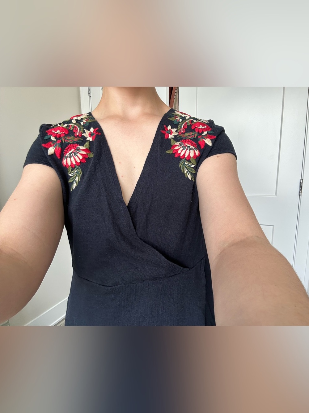 Women’s ZARA Navy Blue Chic Embroidered Low Cut V-Neck Wrap Dress Size Small
